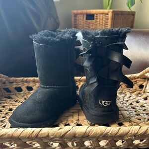 Black little kids Shearling Bailey Bow Ugg Boots sz 9